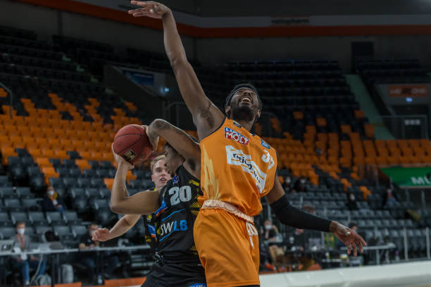 截然不同 截然不同